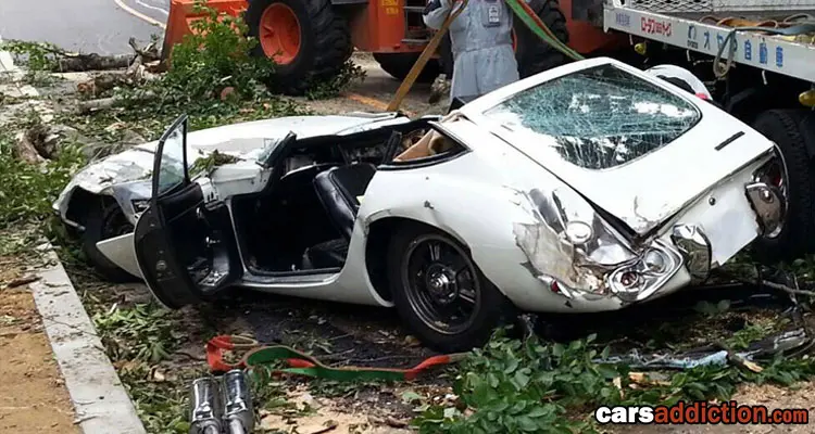 Toyota 2000GT Destroyed